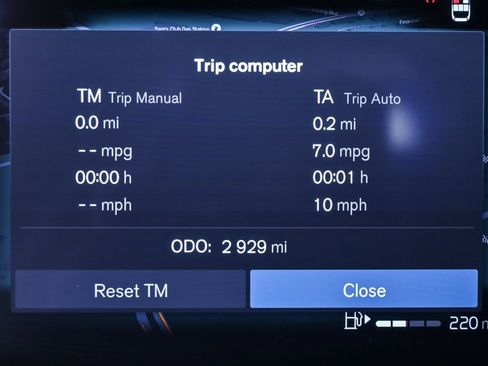 Certified 2025 Volvo XC40 B5 Plus image 14