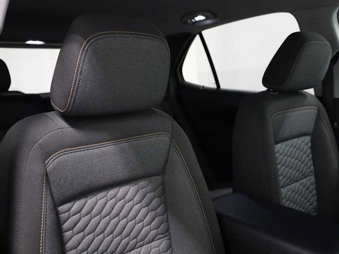 Used 2021 Chevrolet Equinox LT image 19