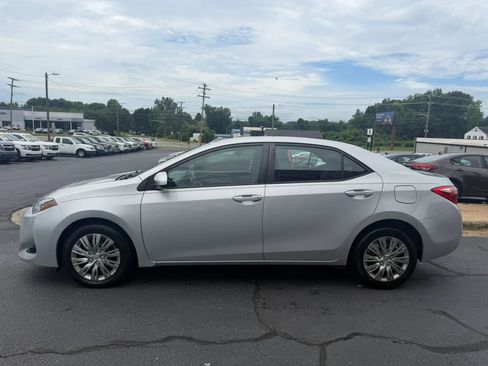 Used 2017 Toyota Corolla LE FWD image 4