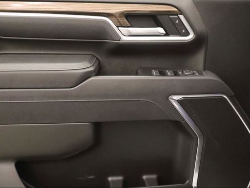 Used 2025 Chevrolet Silverado 2500 LT w/ Convenience Package image 18