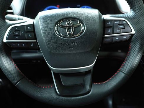 Used 2025 Toyota Sienna XSE w/ XSE Premium Package AWD/4WD image 20