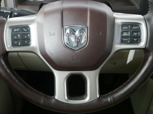 Used 2017 RAM 1500 Laramie AWD/4WD image 19