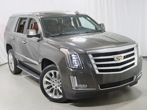 Used 2020 Cadillac Escalade Luxury AWD/4WD image 6