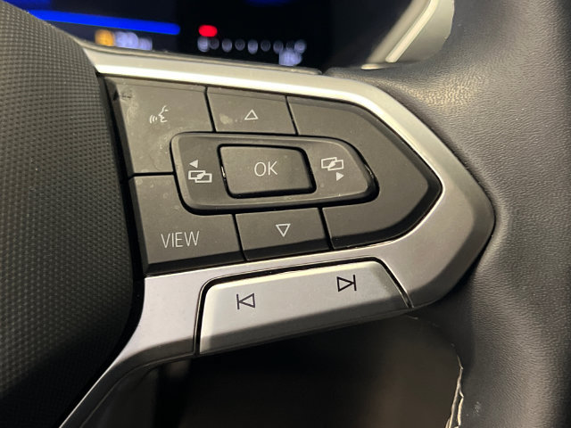 Certified 2023 Volkswagen Tiguan SE R-Line FWD image 17