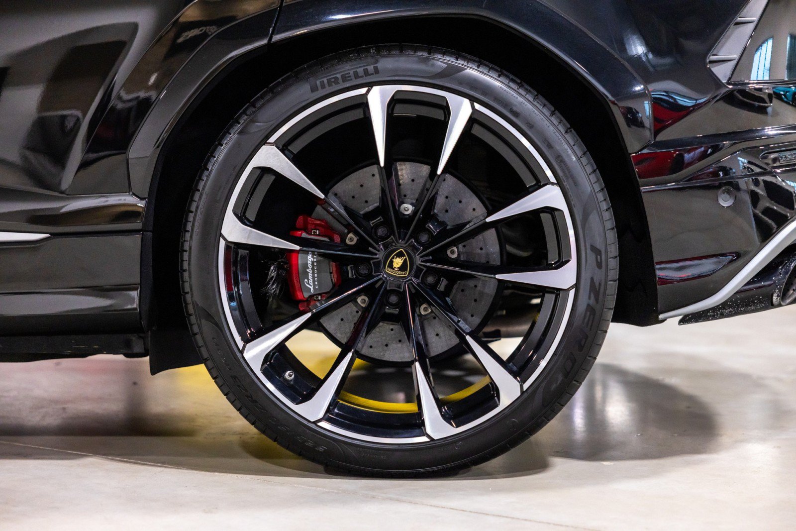 Used 2020 Lamborghini Urus AWD/4WD image 16
