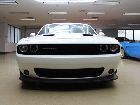Used 2016 Dodge Challenger R/T Scat Pack w/ Leather Interior Group image 16