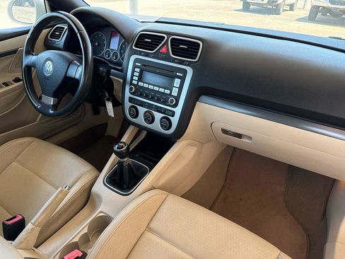 Used 2008 Volkswagen Eos FWD image 10