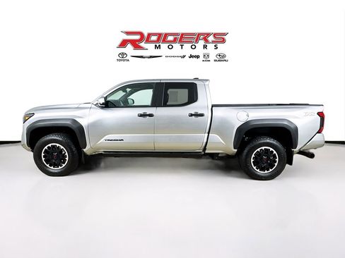 Used 2024 Toyota Tacoma TRD Off-Road image 4