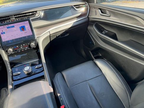 Used 2022 Jeep Grand Cherokee L Overland w/ Advanced Protech Group III image 17