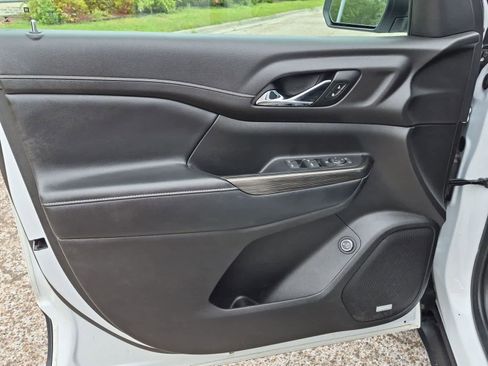 Used 2020 GMC Acadia SLT FWD image 21