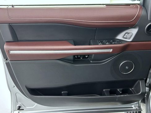 Used 2024 Ford Expedition Limited image 10