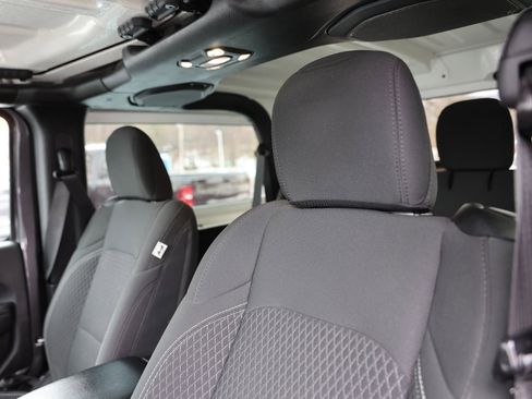 Used 2021 Jeep Wrangler Sport image 21