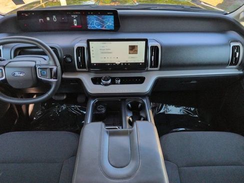 Used 2025 Ford Expedition Active RWD image 14