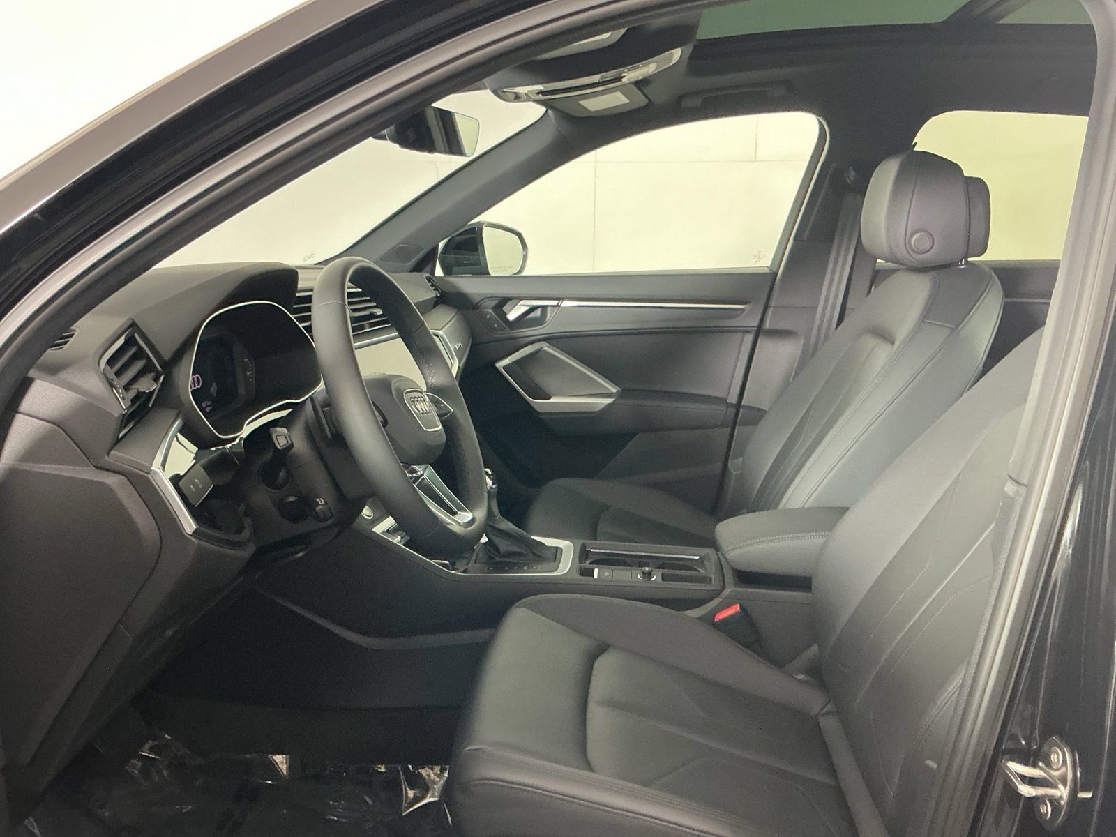 Used 2025 Audi Q3 2.0T Premium AWD/4WD image 11