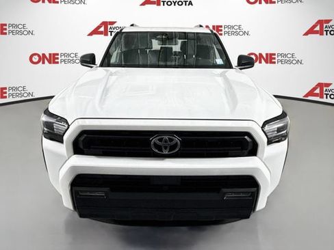 Certified 2025 Toyota 4Runner SR5 AWD/4WD image 3