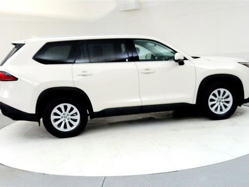Certified 2024 Toyota Grand Highlander XLE image 6