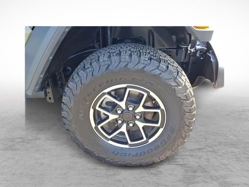 Used 2026 Jeep Wrangler Unlimited Rubicon AWD/4WD image 9