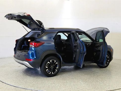 Used 2021 Chevrolet TrailBlazer LT w/ Convenience Package FWD image 12