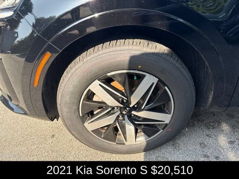 Used 2021 Kia Sorento S FWD image 9