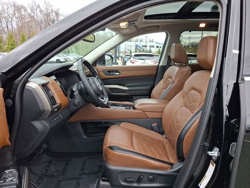 Used 2022 Nissan Pathfinder Platinum w/ Cargo Package image 13