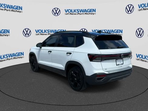 Used 2025 Volkswagen Taos SE FWD image 6