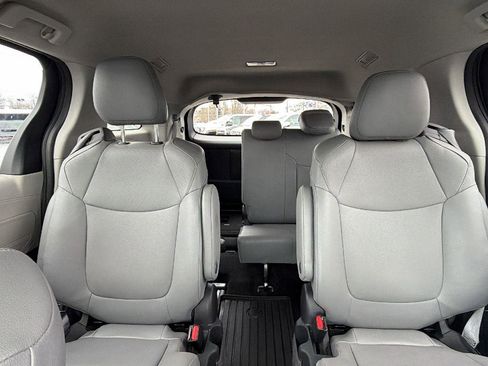 Used 2024 Toyota Sienna XLE w/ XLE Plus Package AWD/4WD image 35