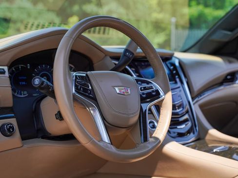 Used 2020 Cadillac Escalade Platinum AWD/4WD image 15