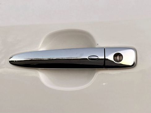 Used 2014 Nissan Leaf SV image 10