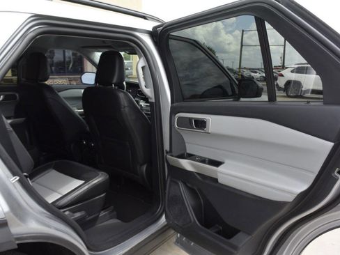Used 2022 Ford Explorer XLT w/ Equipment Group 202A image 38