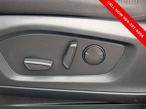 Used 2022 Ford Explorer XLT image 22