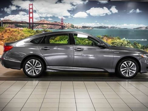 Used 2018 Honda Accord Touring image 5