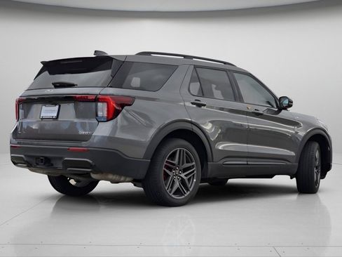 Used 2025 Ford Explorer ST-Line w/ ST-Line Street Pack image 9