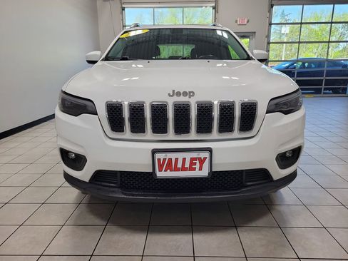 Used 2019 Jeep Cherokee Latitude Plus w/ Comfort/Convenience Group AWD/4WD image 2
