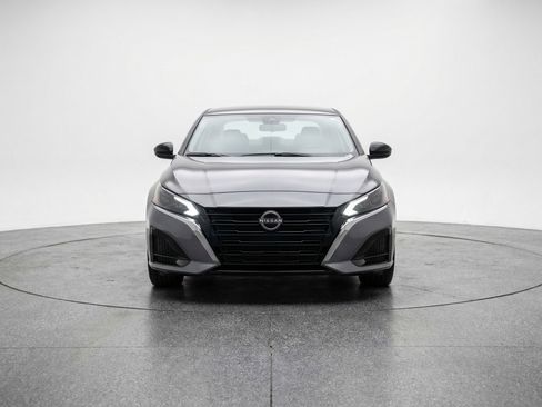 Used 2025 Nissan Altima 2.5 SV image 2