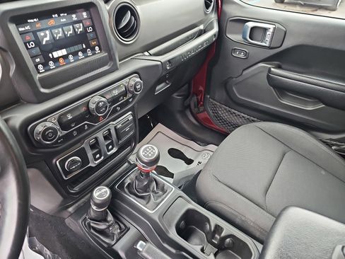 Used 2021 Jeep Wrangler Sport AWD/4WD image 27