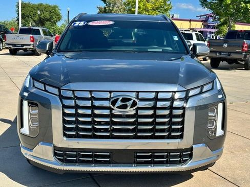 Used 2025 Hyundai Palisade Calligraphy FWD image 2