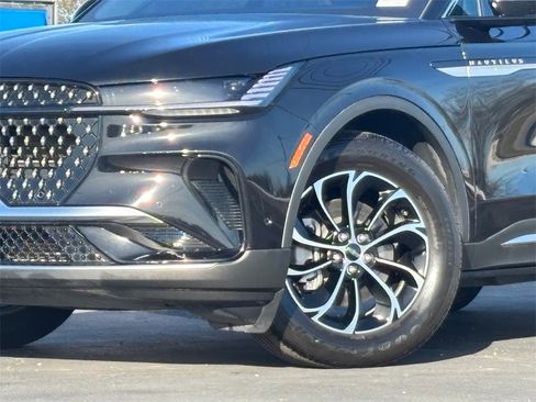 Used 2024 Lincoln Nautilus Premier w/ Equipment Group 102A image 2