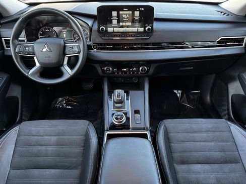 Used 2024 Mitsubishi Outlander SE image 10