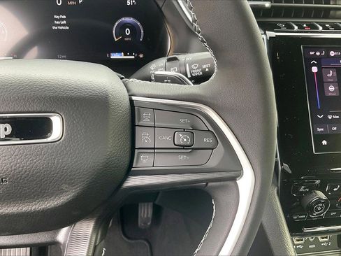 New 2025 Jeep Grand Cherokee L Laredo w/ Luxury Tech Group I image 30