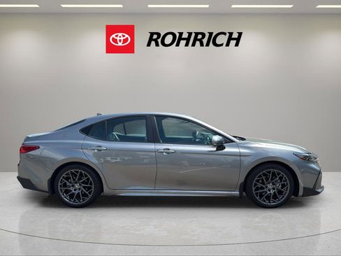 Used 2026 Toyota Camry SE FWD image 5