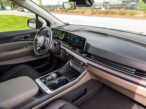 New 2026 Kia Carnival EX FWD image 8