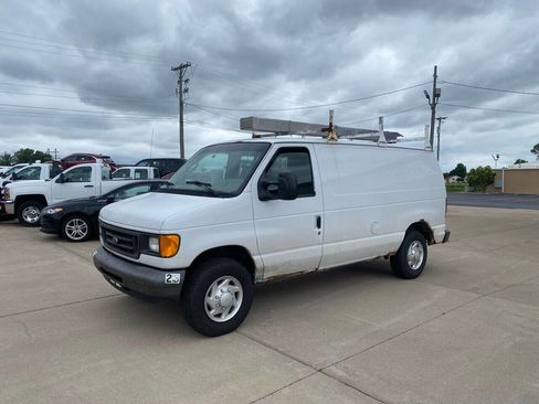 Used 2007 Ford E-250 and Econoline 250 image 2