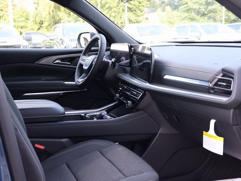 New 2026 Chevrolet Traverse LT w/ LPO, Floor Liner Package image 35