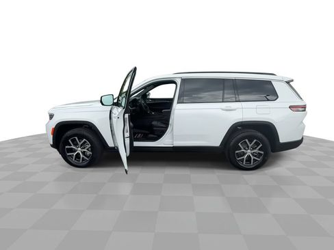 Used 2025 Jeep Grand Cherokee L Limited w/ Trailer Tow Package AWD/4WD image 5