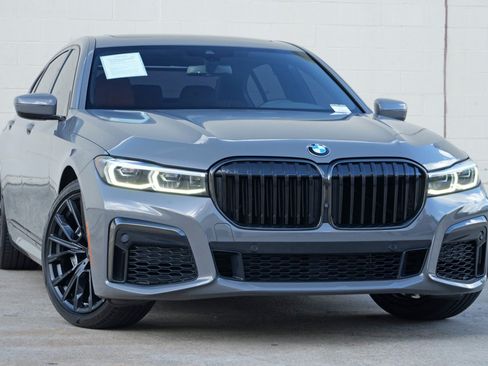 Used 2022 BMW 740i w/ M Sport Package RWD image 4