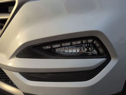 Used 2016 Hyundai Tucson Sport image 10