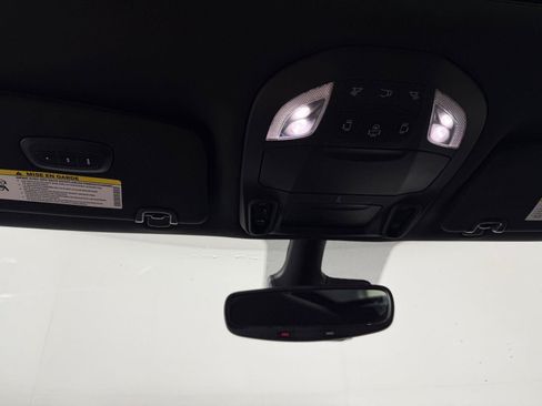 Used 2025 Chrysler Pacifica Limited FWD image 24