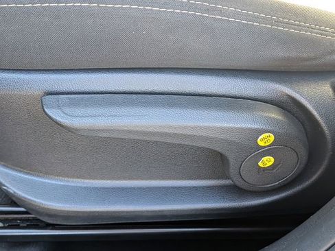 Used 2023 Hyundai Venue SEL FWD image 19
