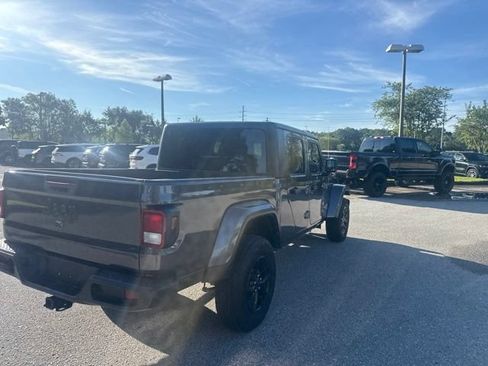 Used 2022 Jeep Gladiator Sport AWD/4WD image 7