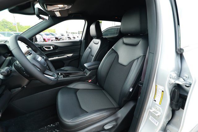 New 2026 Jeep Compass Latitude AWD/4WD image 22